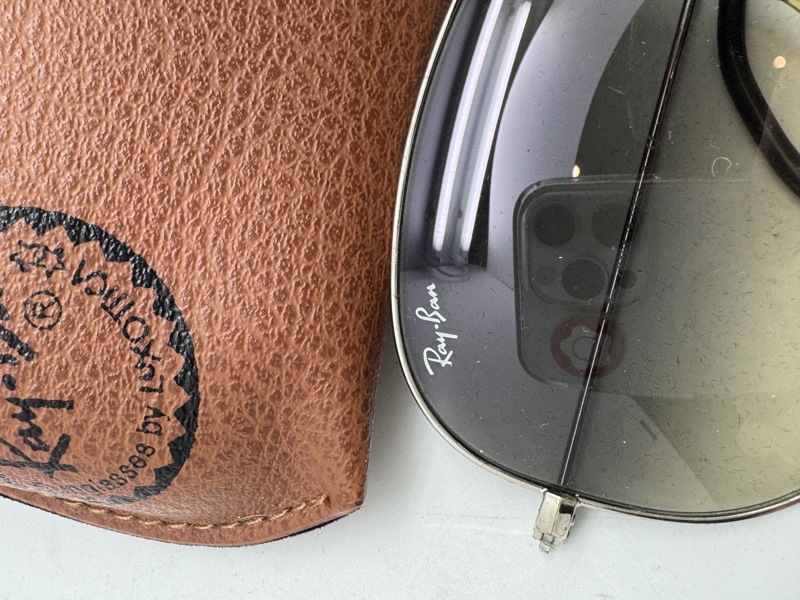 Originale solbriller med etui