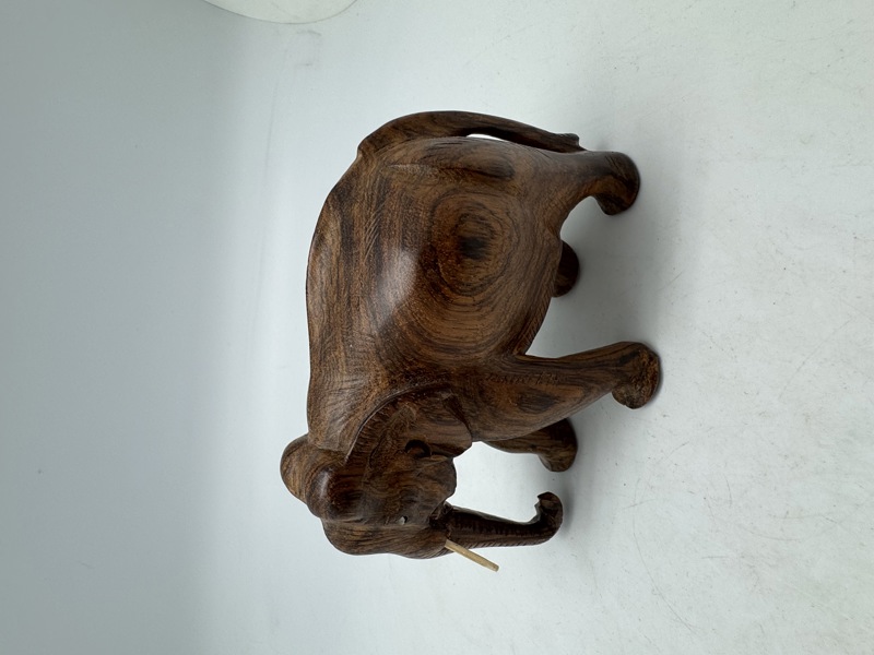 Elefant af mahogni 