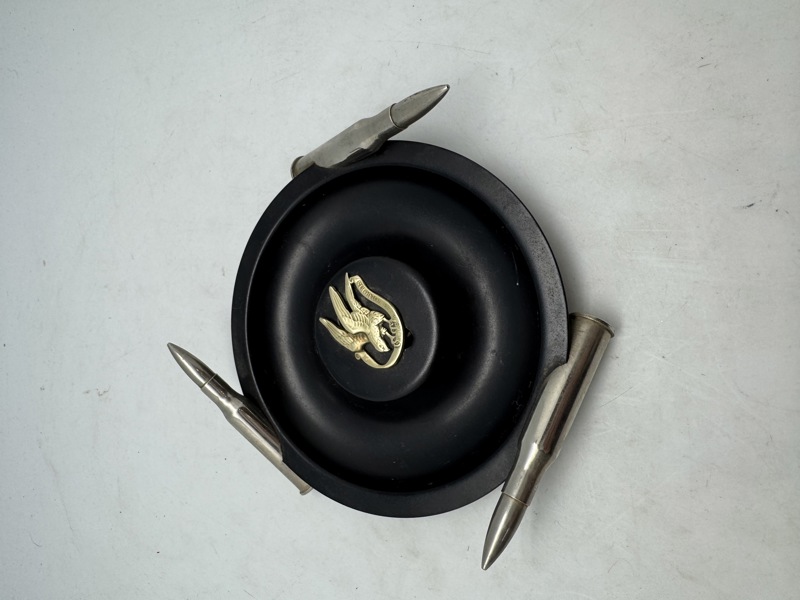 Originalt Garde Husar askebæger med Gevær 89 patroner