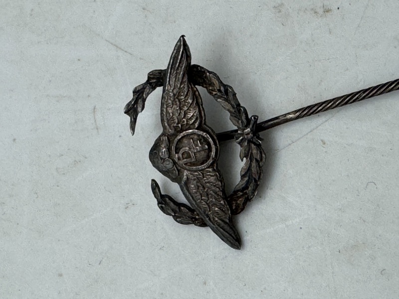 Original Dansk
Sølv flyverpin Hærens flyvetropper har tilhørt Christian Førslev, 1891-1959