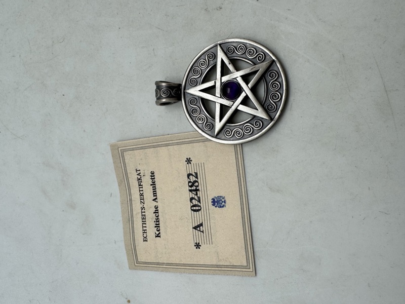 Keltisk amulet med certifikat