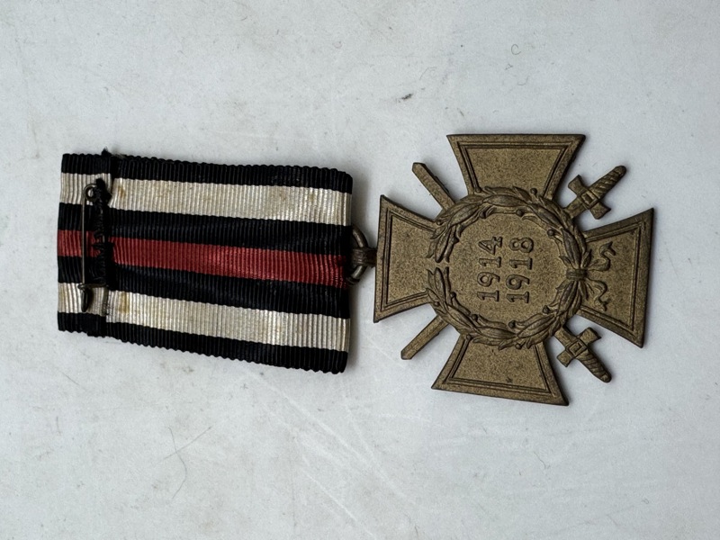Originalt Ehrenkreuz mit Schwertern für Frontkämpfer 1914-1918 –