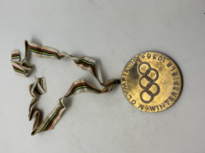 Original medalje fra vinter-OL 1936, som blev afholdt i Garmisch-Partenkirchen, Tyskland