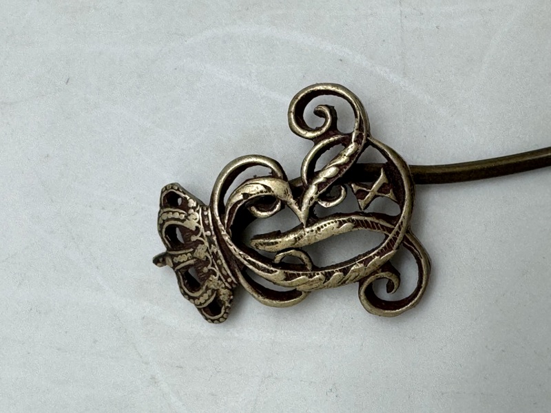 Kong Christian X pin