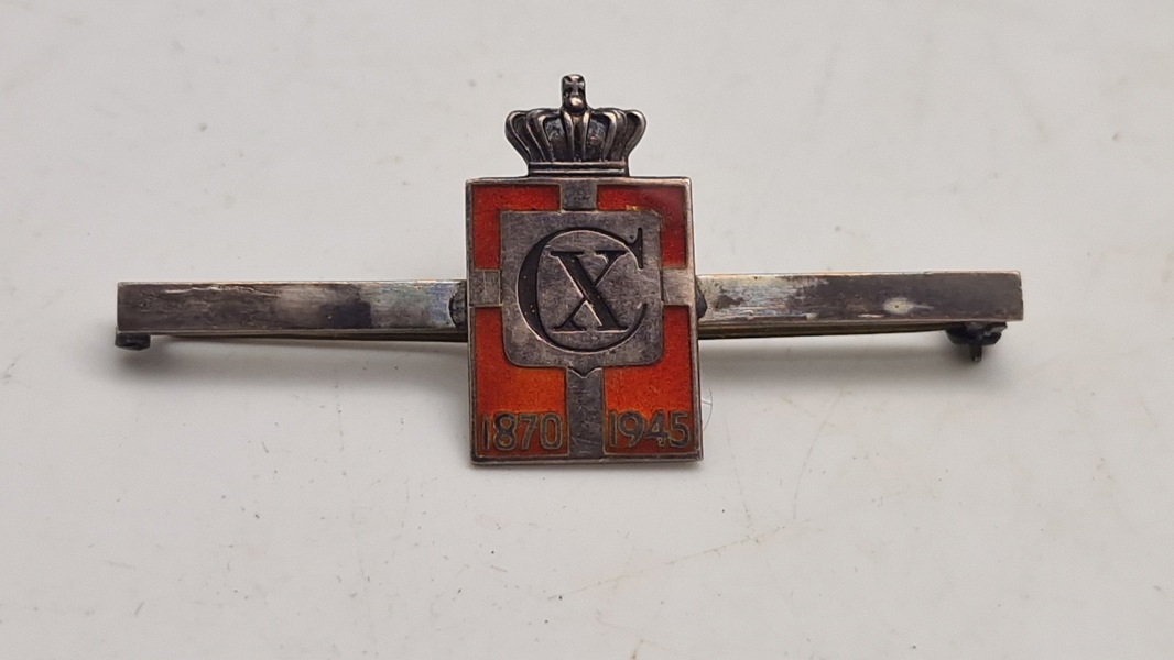 Slipsenål af sterlingsølv med Georg Jensen kongemærket 