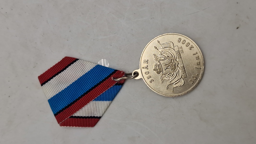 Medaljen udgivet i anledning af 350-års jubilæet for Den Kongelige Livgarde, som blev grundlagt i 1658