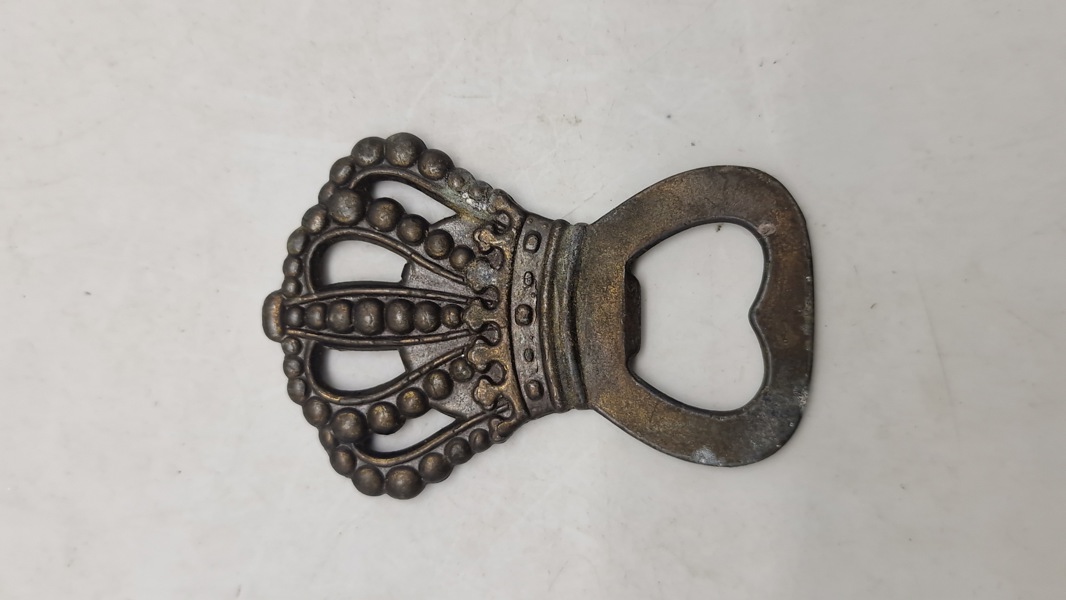 Oplukker med kongekrone 