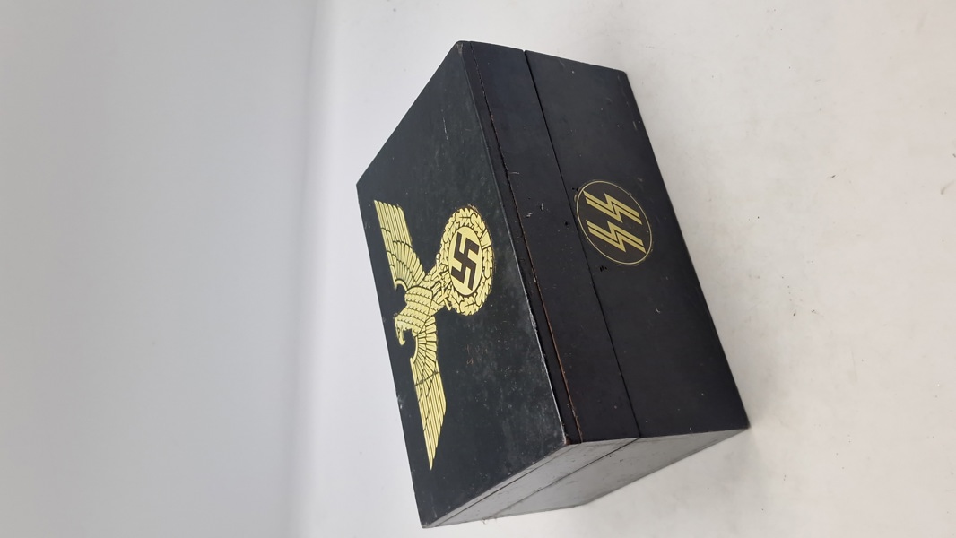 Waffen SS æske, efterkrigs