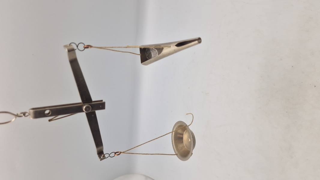 krudtvægt med æske