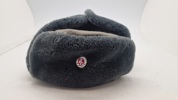 østtysk NVA ushanka-hue med kokarde i grå kunstpels