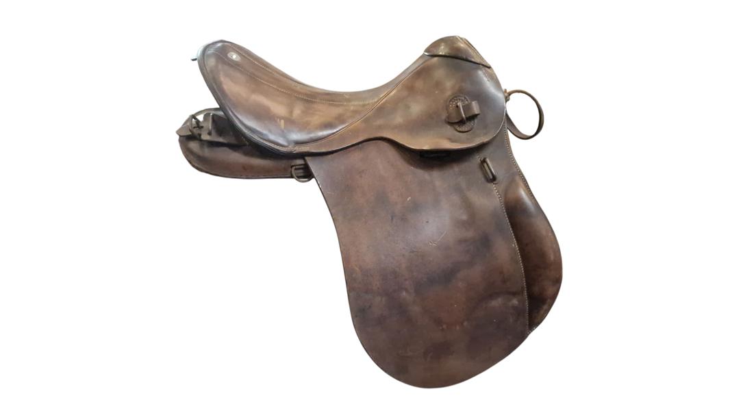 Original tysk ww2 saddel fra 1942. Rigtig godt stemplet