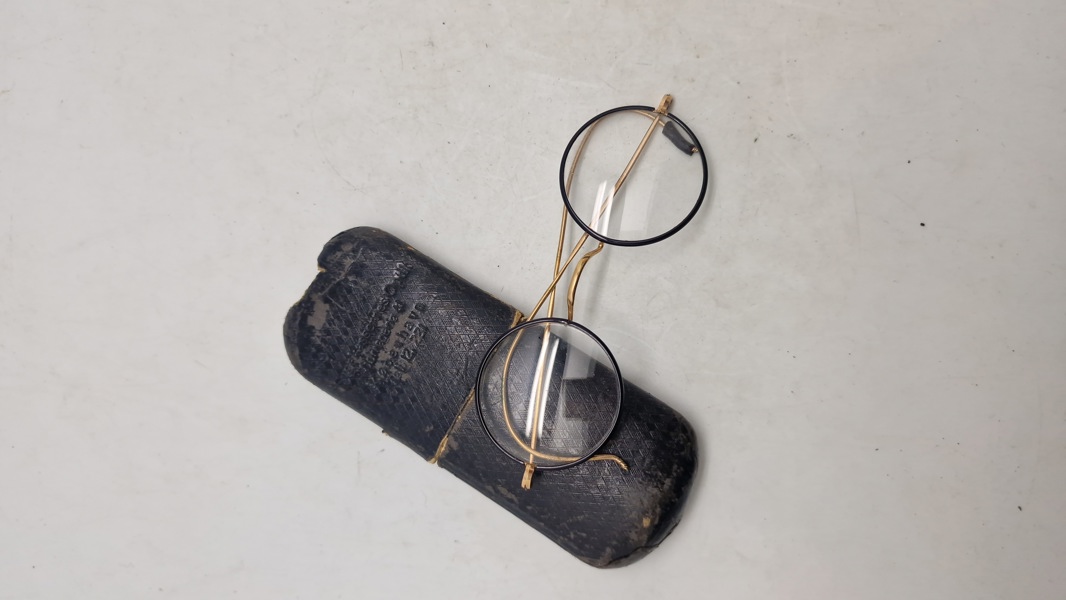 Sæt ældre briller fra sygekassens optik