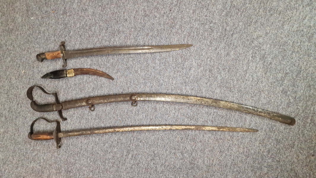 Samling blankvåben til reservedels brug