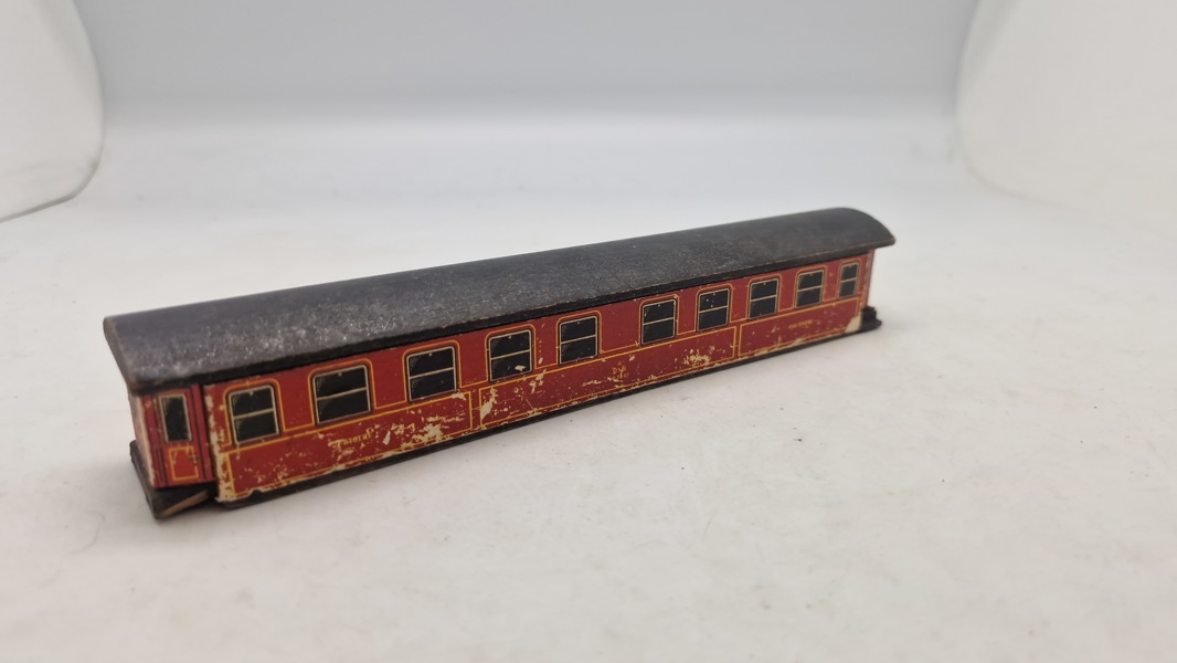 Penalhus togvogn af træ