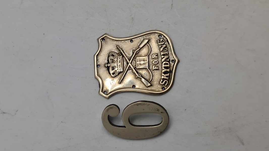 Originalt mærke for skyd ind samt nummer for skulderstrop 