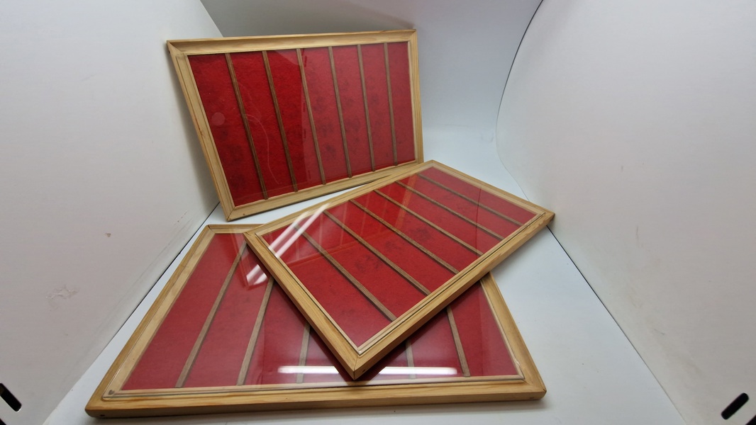 3 udstillingsrammer til mønter - træ med glas