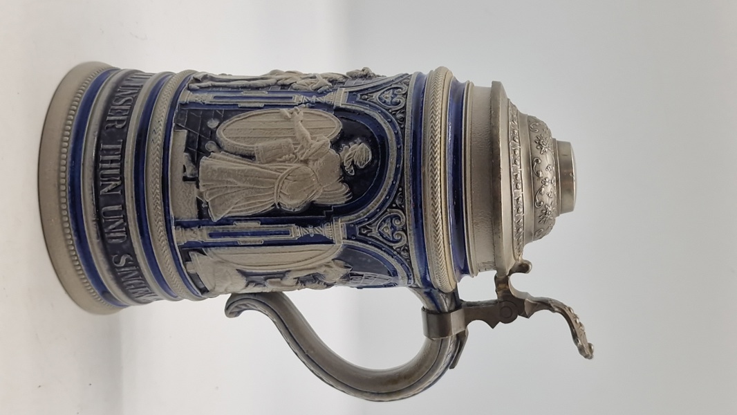 Tysk drikkekrus med tin låg