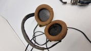2 sæt forskellige hovedtelefoner