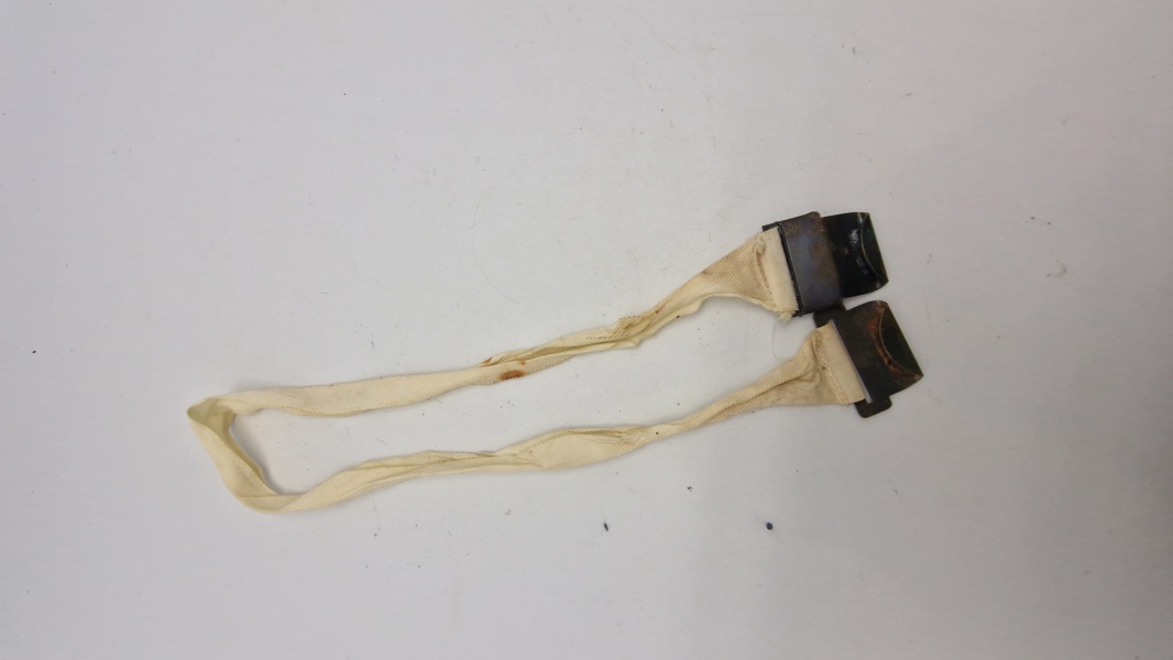 hvidt øvelsesbånd - til påsætning på stålhjelm M/23 ikke så alm