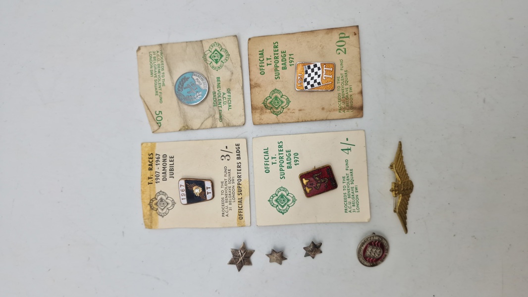 Samling pins og mærker 