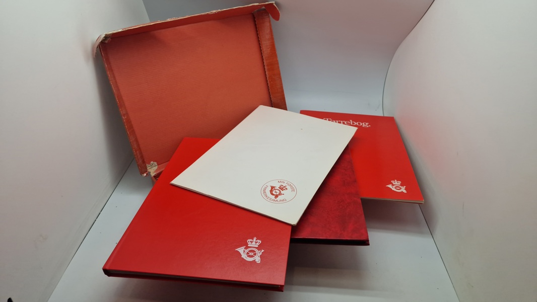 Stor samling frimærker mm i kuffert 