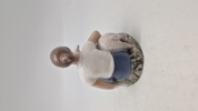 Bing & Grøndahl figur af en pige med lam, modelnummer 2336