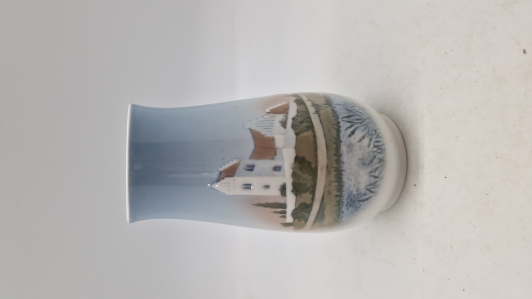 Bing & Grøndahl Art Nouveau Vase med Landsbykirke, modelnummer 1302/6210