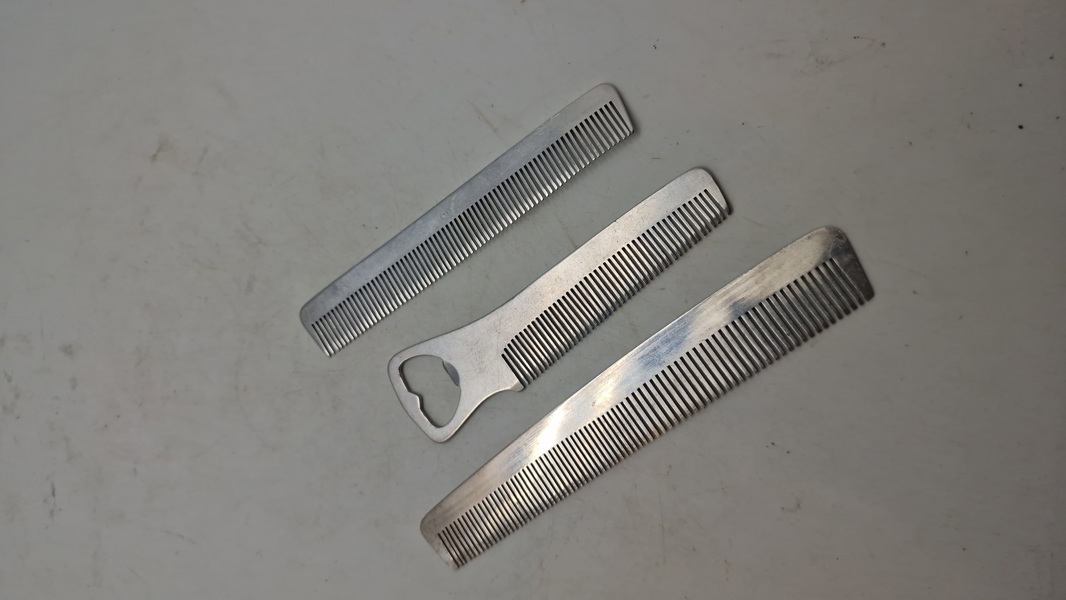 Sæt stål kamme, en med oplukker 