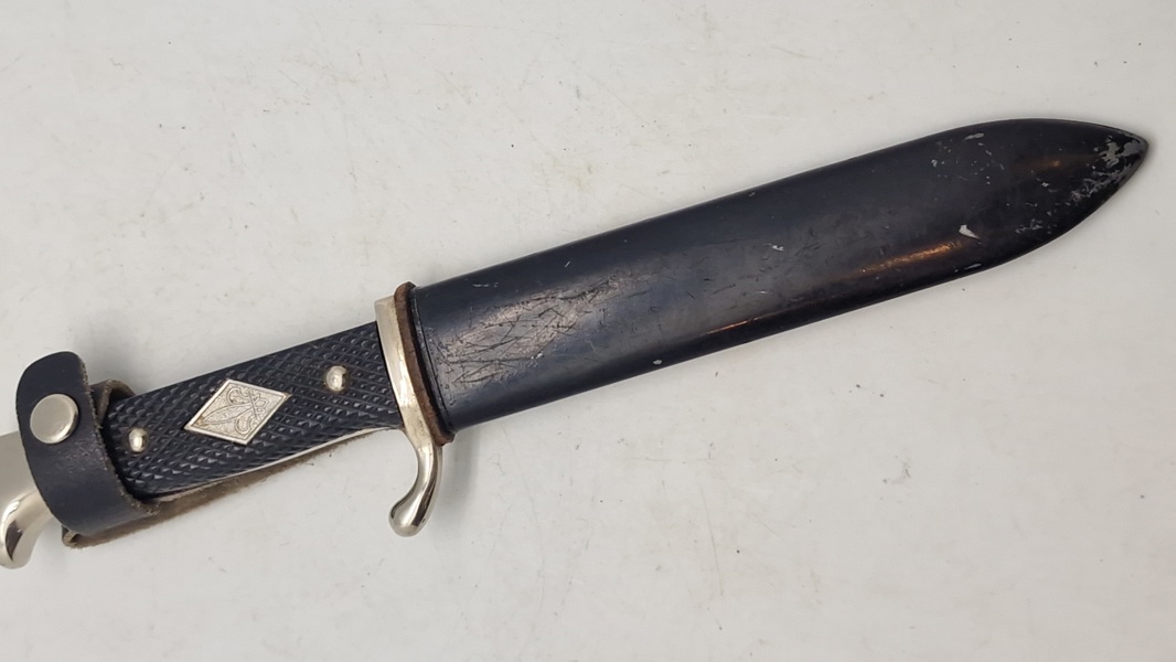 Tysk spejderdolk med den franske lilje 