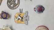 Samling originale engelske regimentsmærker mm.