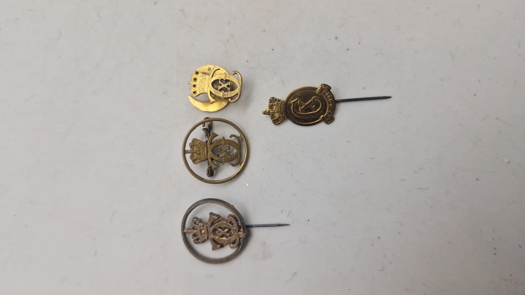 Originale Kong Christian X pins lavet af bla mønter