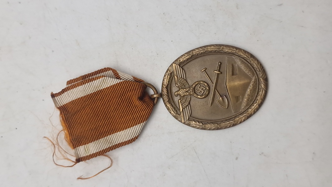 Original Schutzwall-Ehrenzeichen