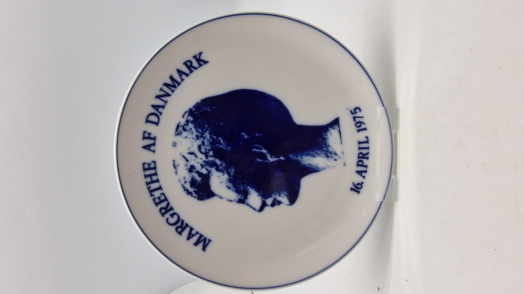 Rosenthal-mindeplatte, der fejrer Dronning Margrethes fødselsdag den 16. april 1975