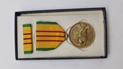 Original Vietnam Service Medal med sild og æske fra 1969