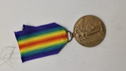 Original amerikansk sejrsmedalje fra Første Verdenskrig (World War I Victory Medal). Navngiven