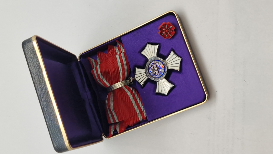 Sjælden original japansk Røde Kors Fortjenstorden for damer