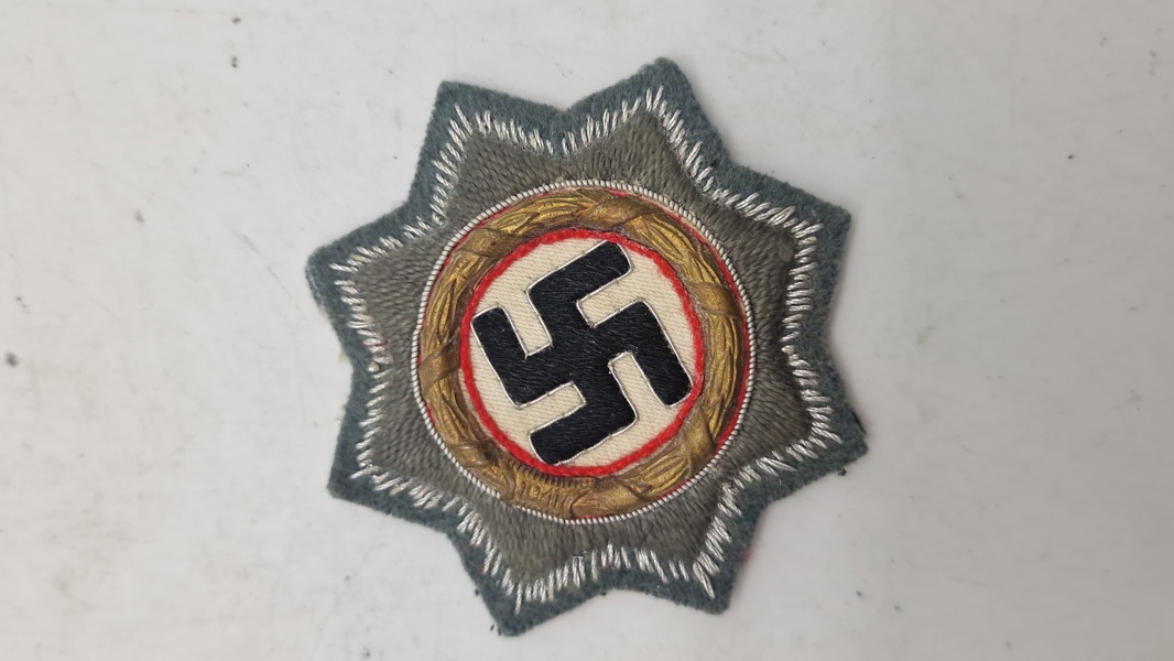 Deutsches Kreuz in Gold (DKIG) Heer cloth version, original???