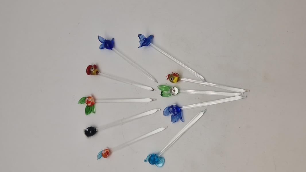 Samling swizzle sticks, også kendt som cocktailstirrer