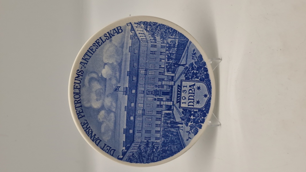 Original Aluminia platte fra Det Danske Petroleums-Aktieselskab (DDPA)