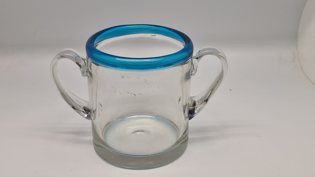 Isspand Med Blå Kant, Krosno