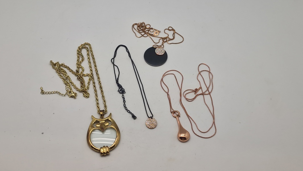 Samling smykker, bl.a. Pilgrim