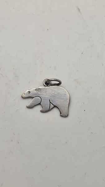 Vedhæng forstillende isbjørn af 925 sterlingsølv 