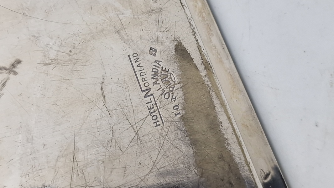 Sjælden lille serveringsbakke fra det berømte “Hotel Norland” hvor der er gode historier fra bl.a. om “Flammen” 