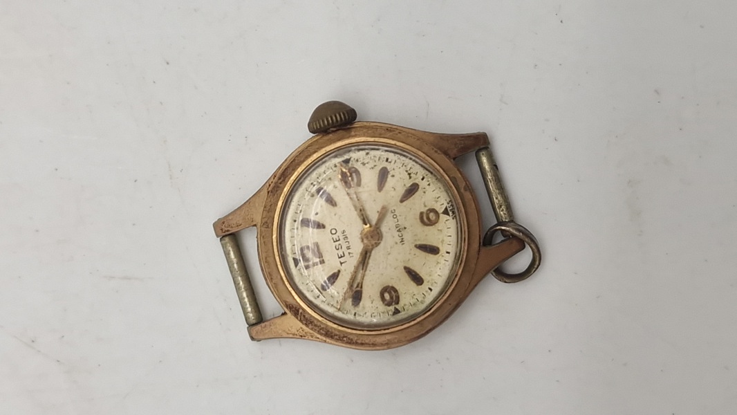 Teseo armbåndsurværk med 17 rubis og Incabloc-stødbeskyttelsessystemet fra tiden omkring ww2