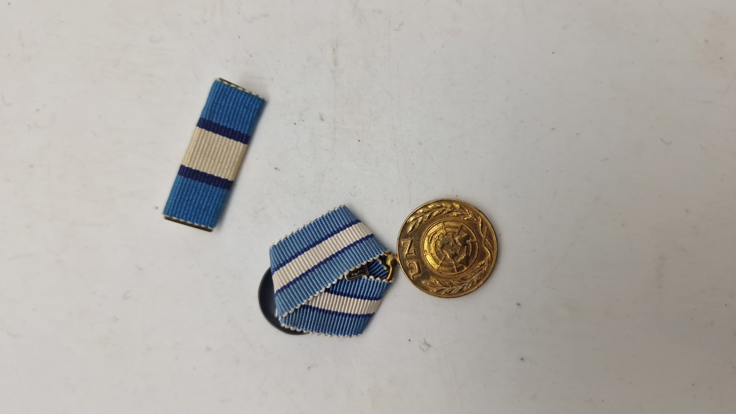 Miniature UN medalje og sild