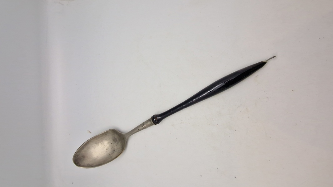 Antik tinske med træ håndtag, 1800 tallet