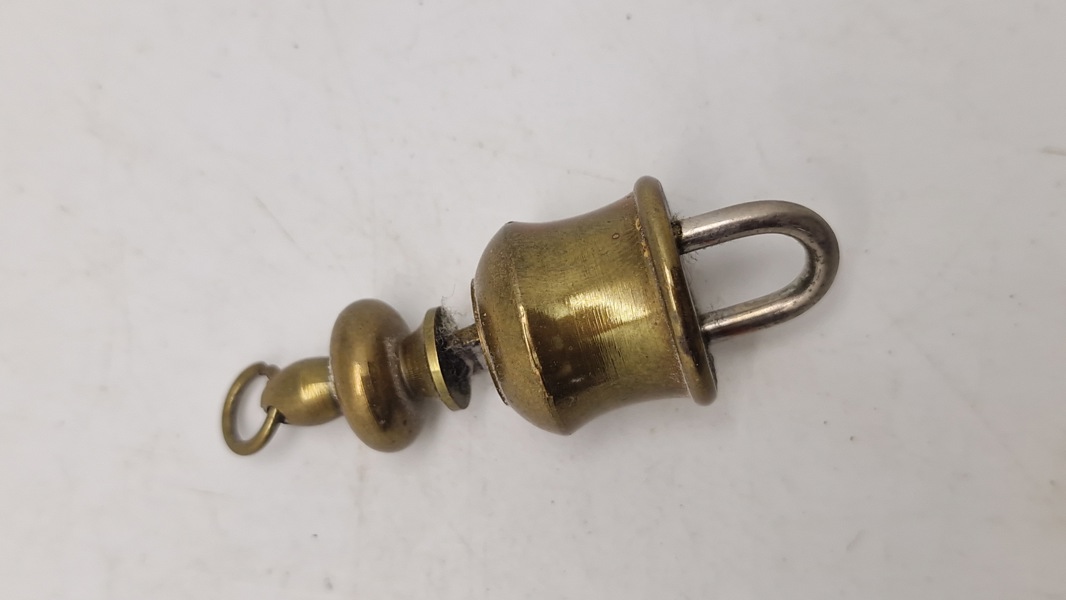 Antik lås med nøgle 