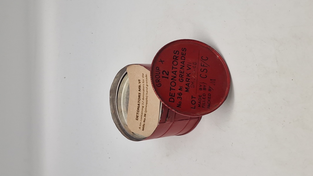Sjælden original Mills No.36 håndgranaten. Dette er en beholder, der indeholder 12 detonatorer (Tom) - en rigtig nedkastnings ting