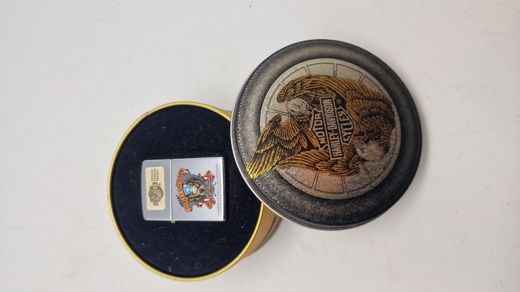 Original Zippo med æske. Begrænset oplag