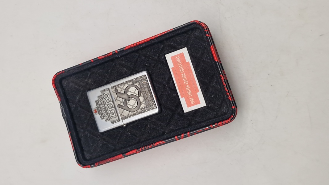 Original Zippo med æske. Begrænset oplag 